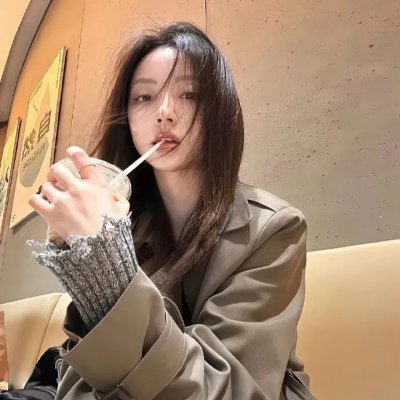 《决不低头》海报
